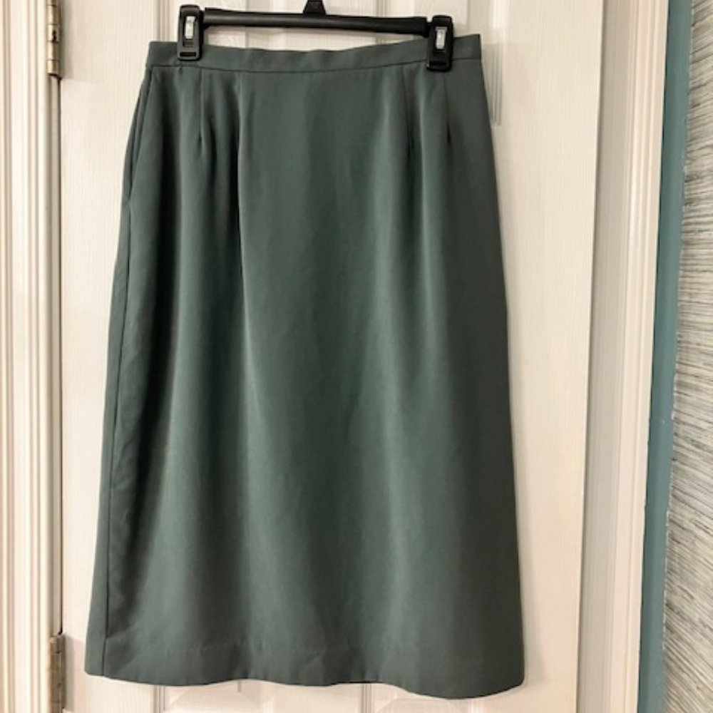 NWT! KORET - Size 14 -Career Skirt in a Beautiful Pine Green Color - Fully Lined